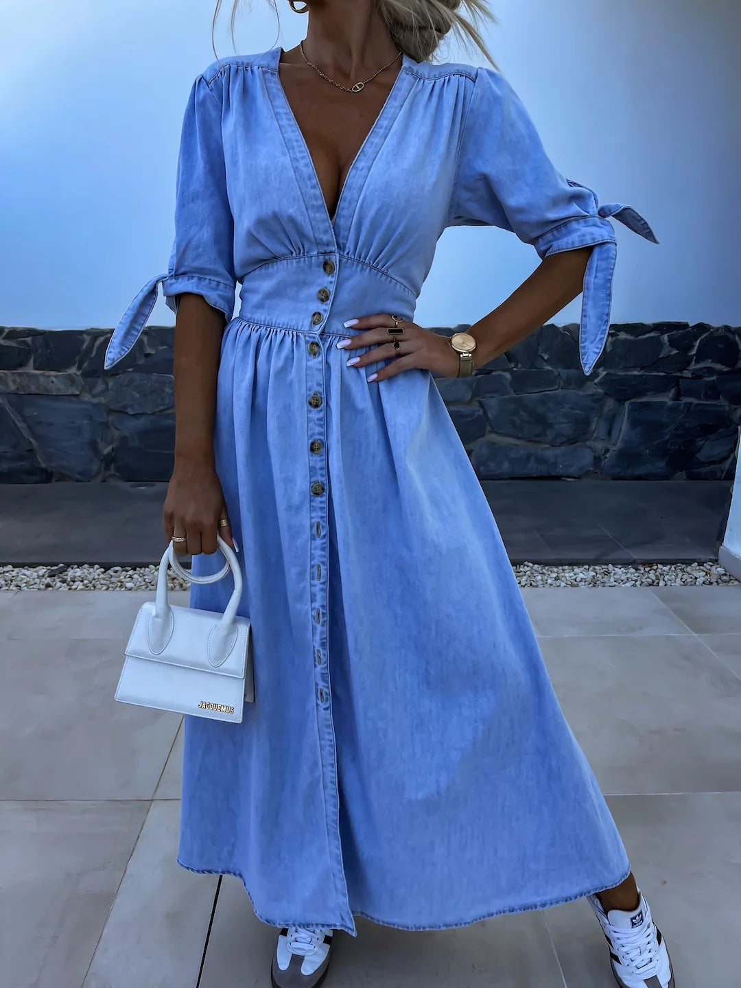 Séréna | Robe maxi effet denim avec décolleté plongeant