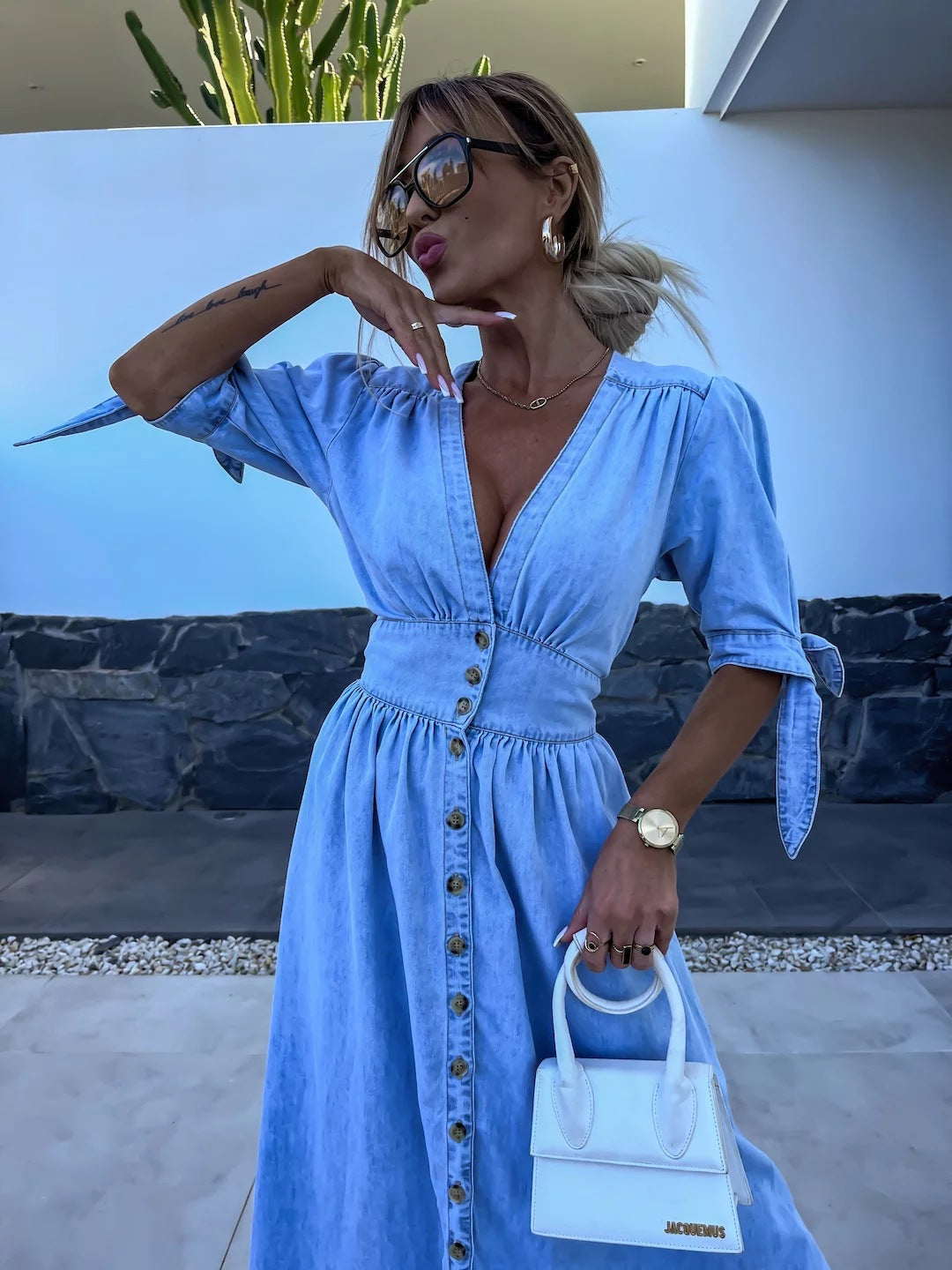 Séréna | Robe maxi effet denim avec décolleté plongeant