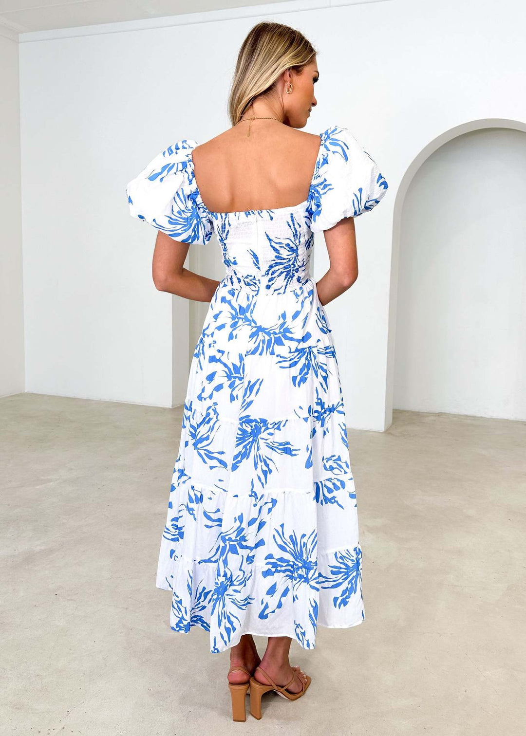 Isla | Robe longue à imprimé avec découpe à la taille