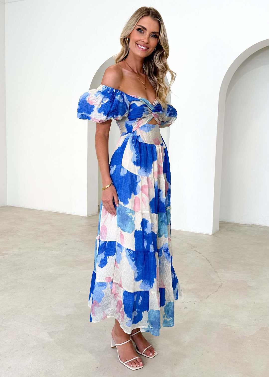 Isla | Robe longue à imprimé avec découpe à la taille